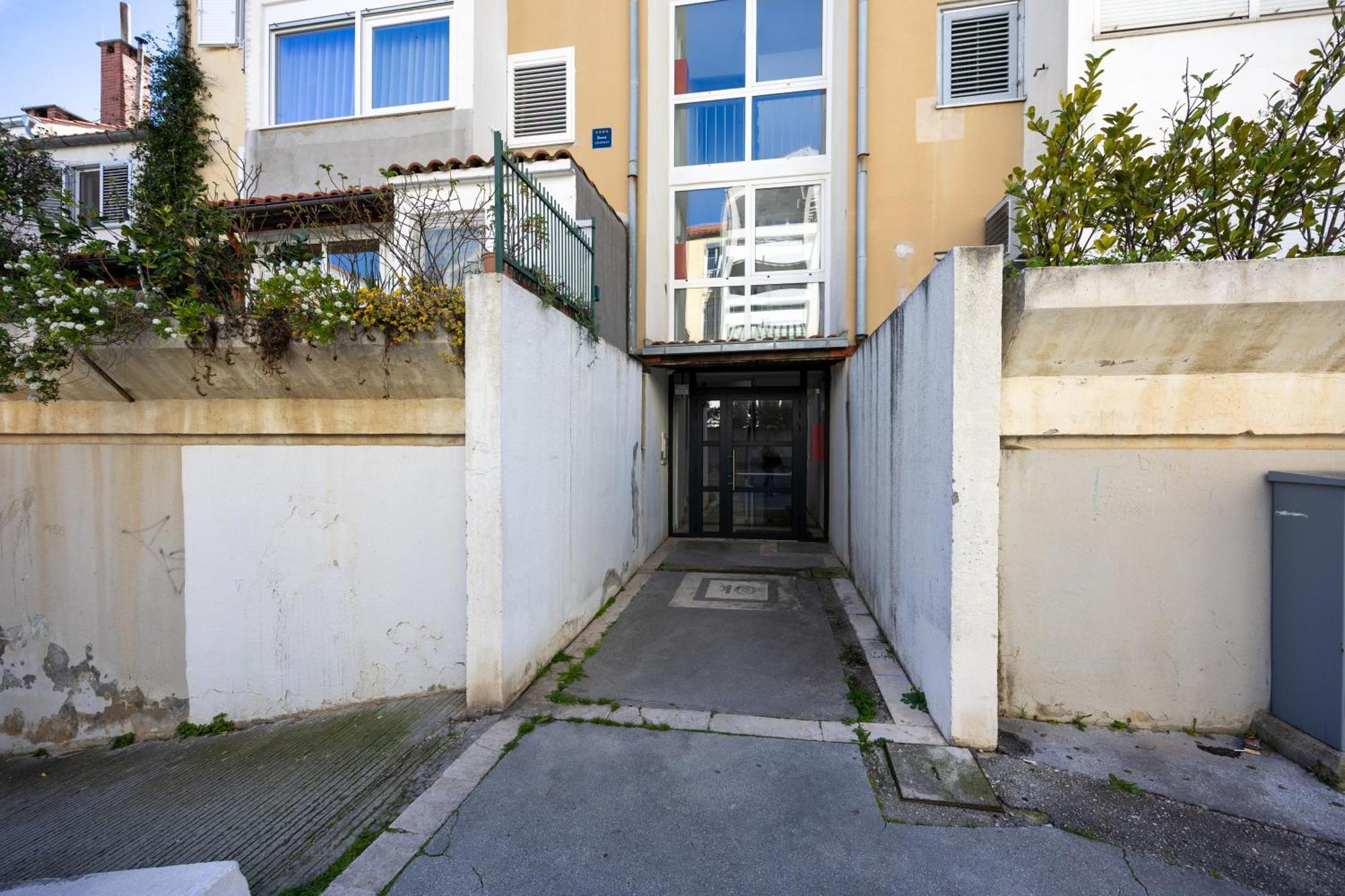 Apartment Sweet Cherry Split Exterior photo