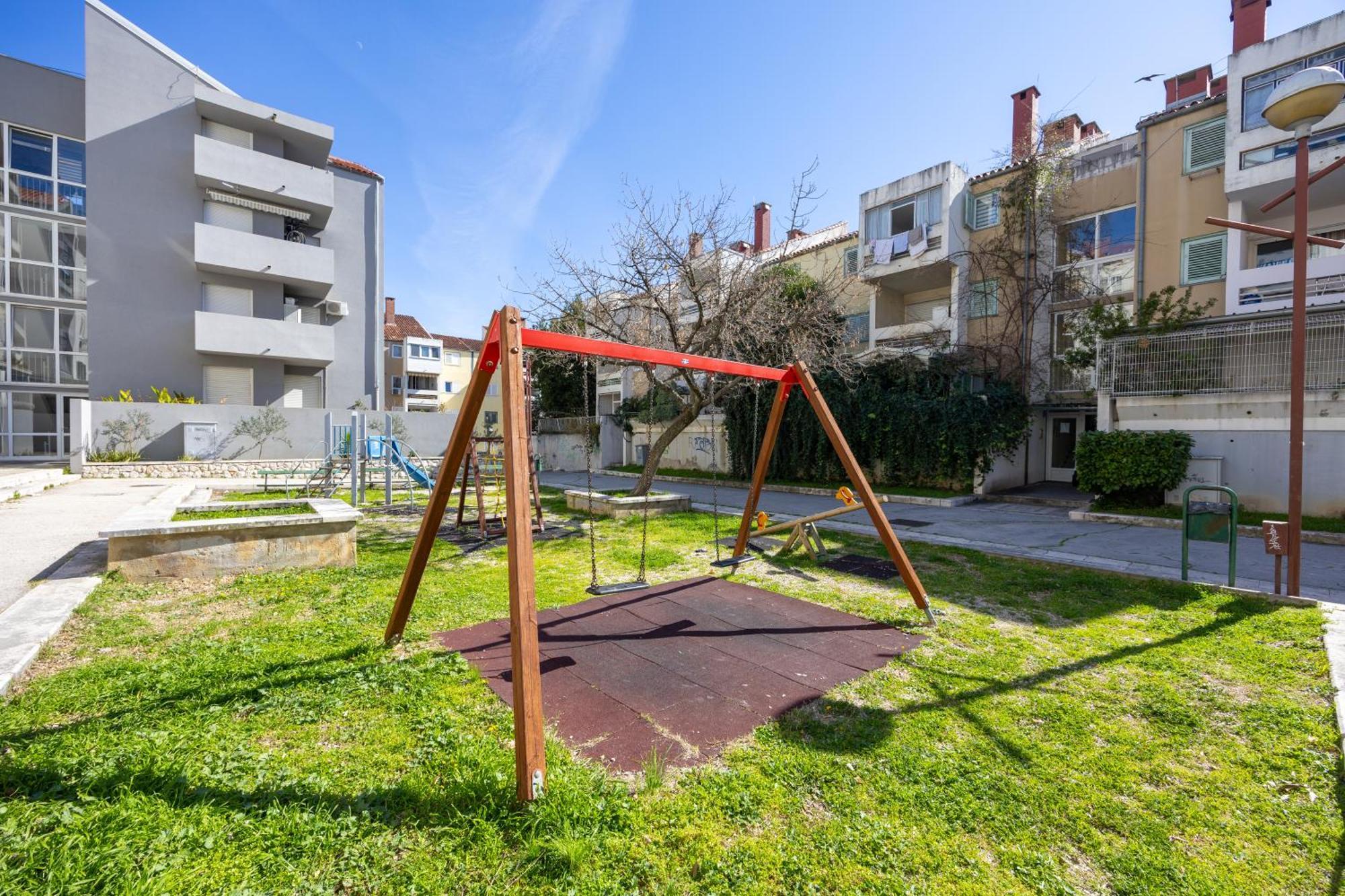 Apartment Sweet Cherry Split Exterior photo