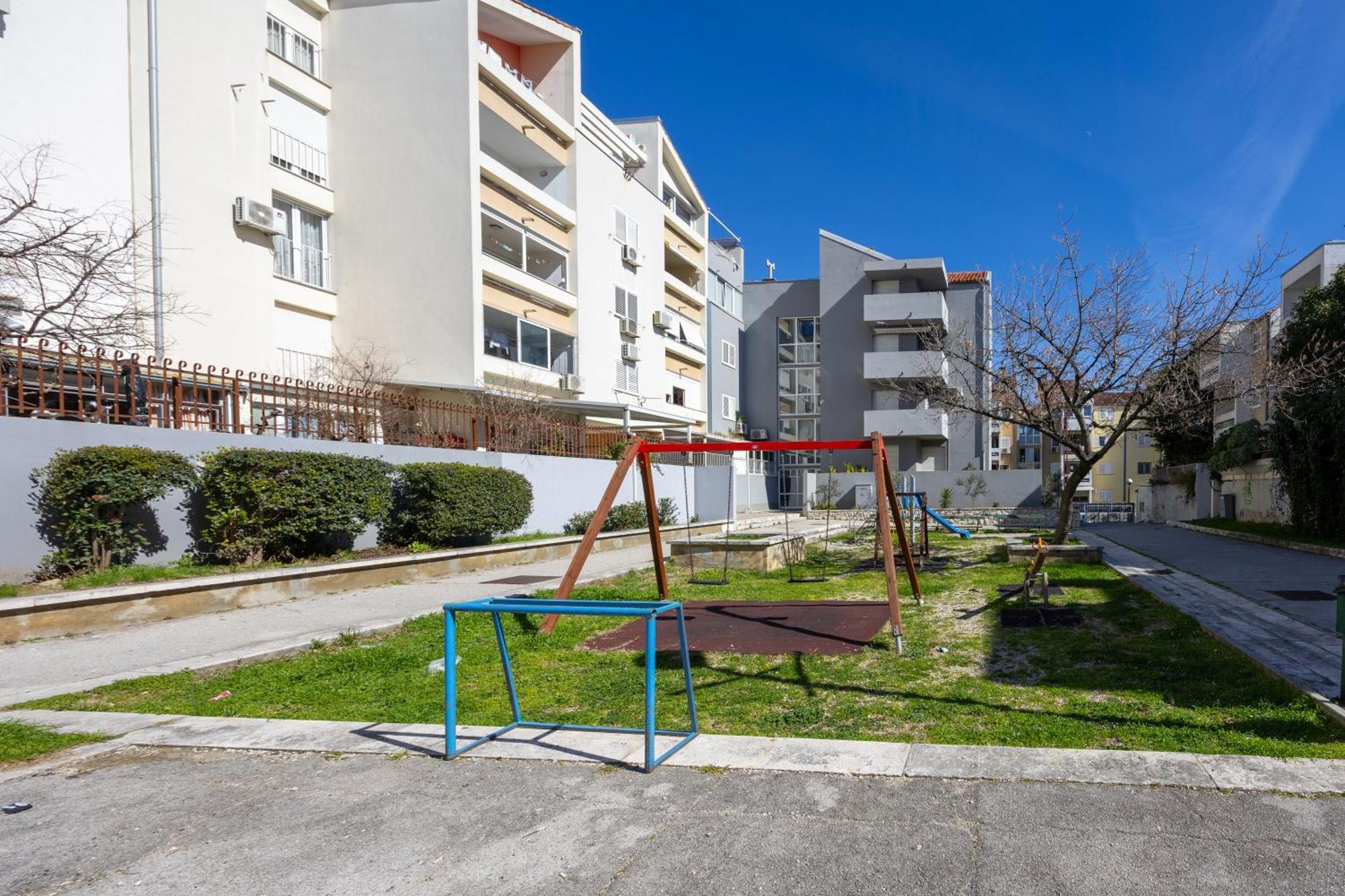 Apartment Sweet Cherry Split Exterior photo